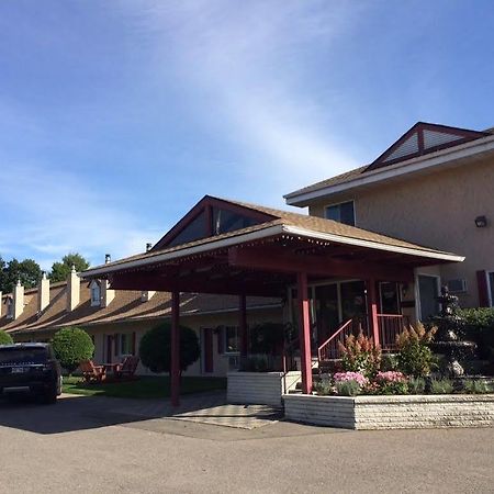 Motel Des Pentes Et Suites Saint-Sauveur Екстер'єр фото