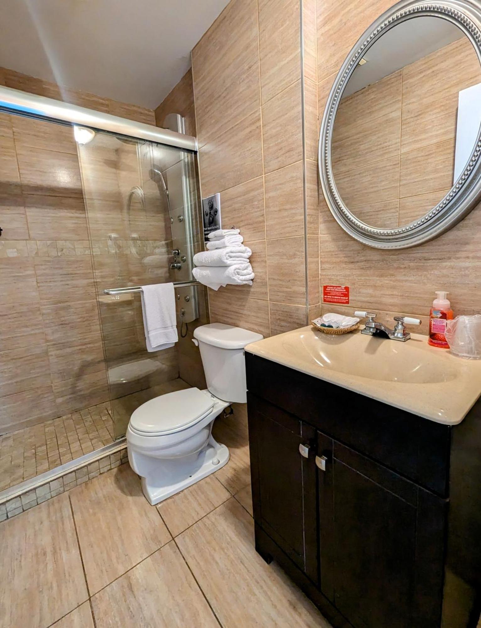 Motel Des Pentes Et Suites Saint-Sauveur Екстер'єр фото