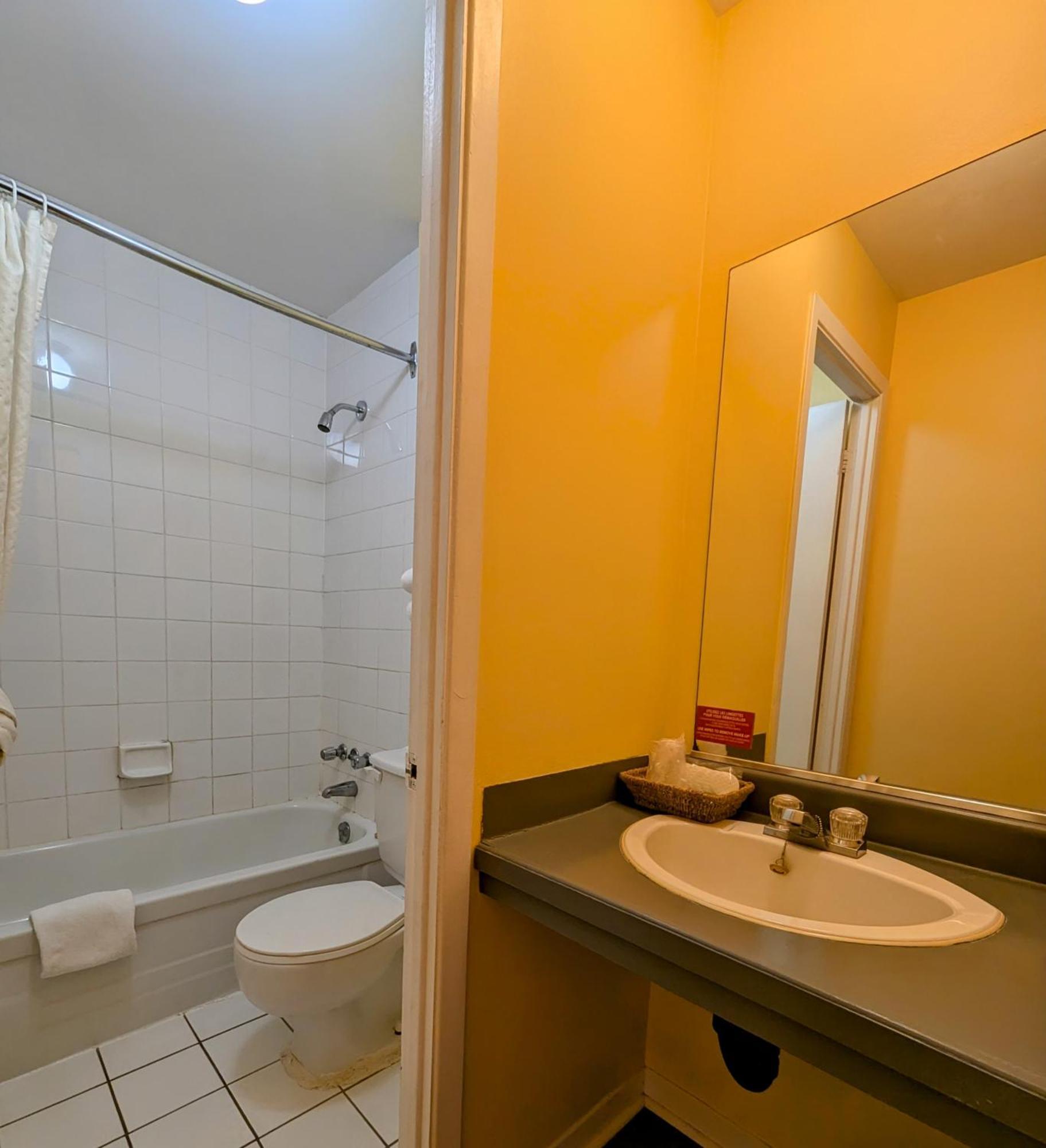 Motel Des Pentes Et Suites Saint-Sauveur Екстер'єр фото