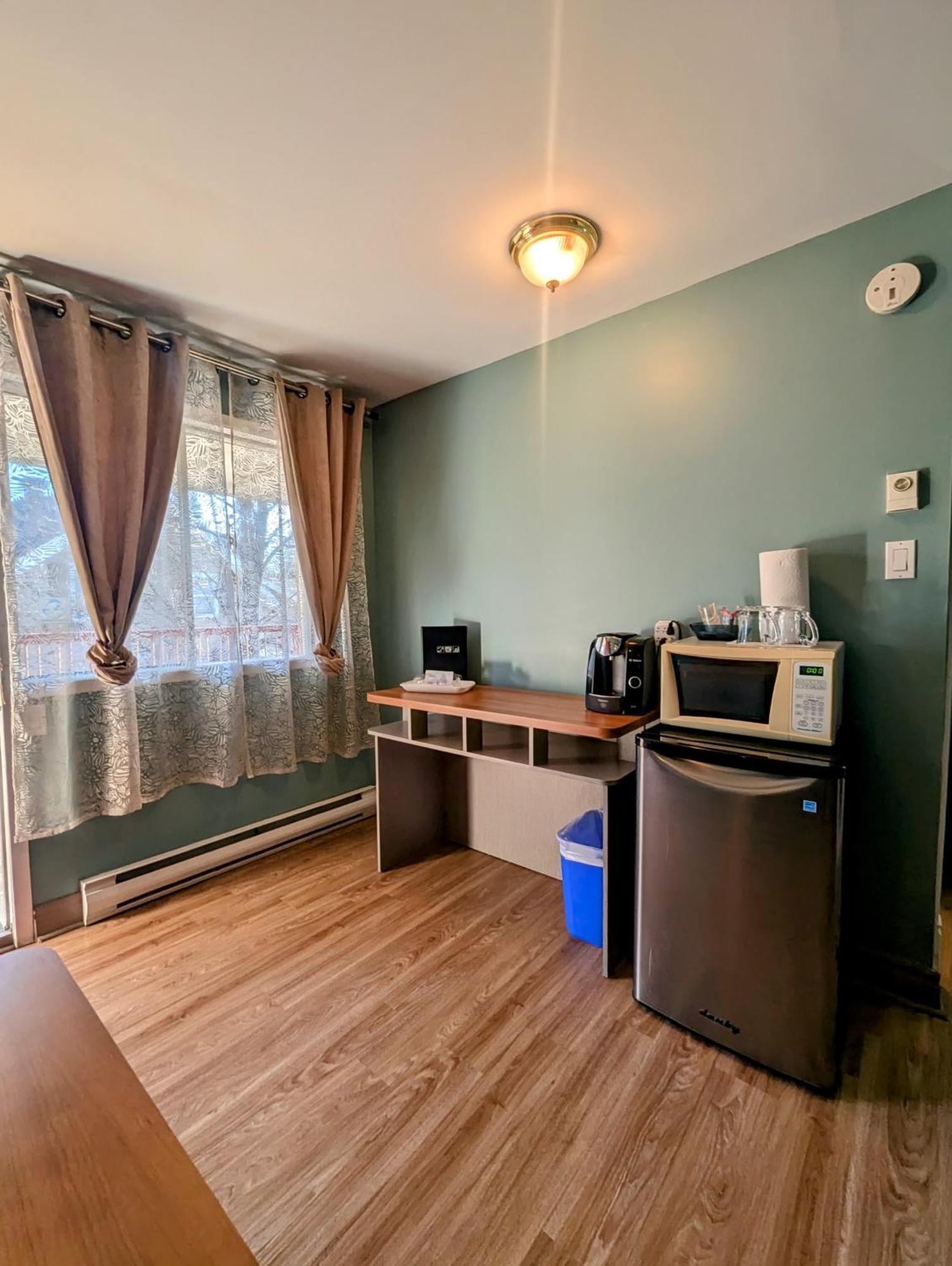 Motel Des Pentes Et Suites Saint-Sauveur Екстер'єр фото