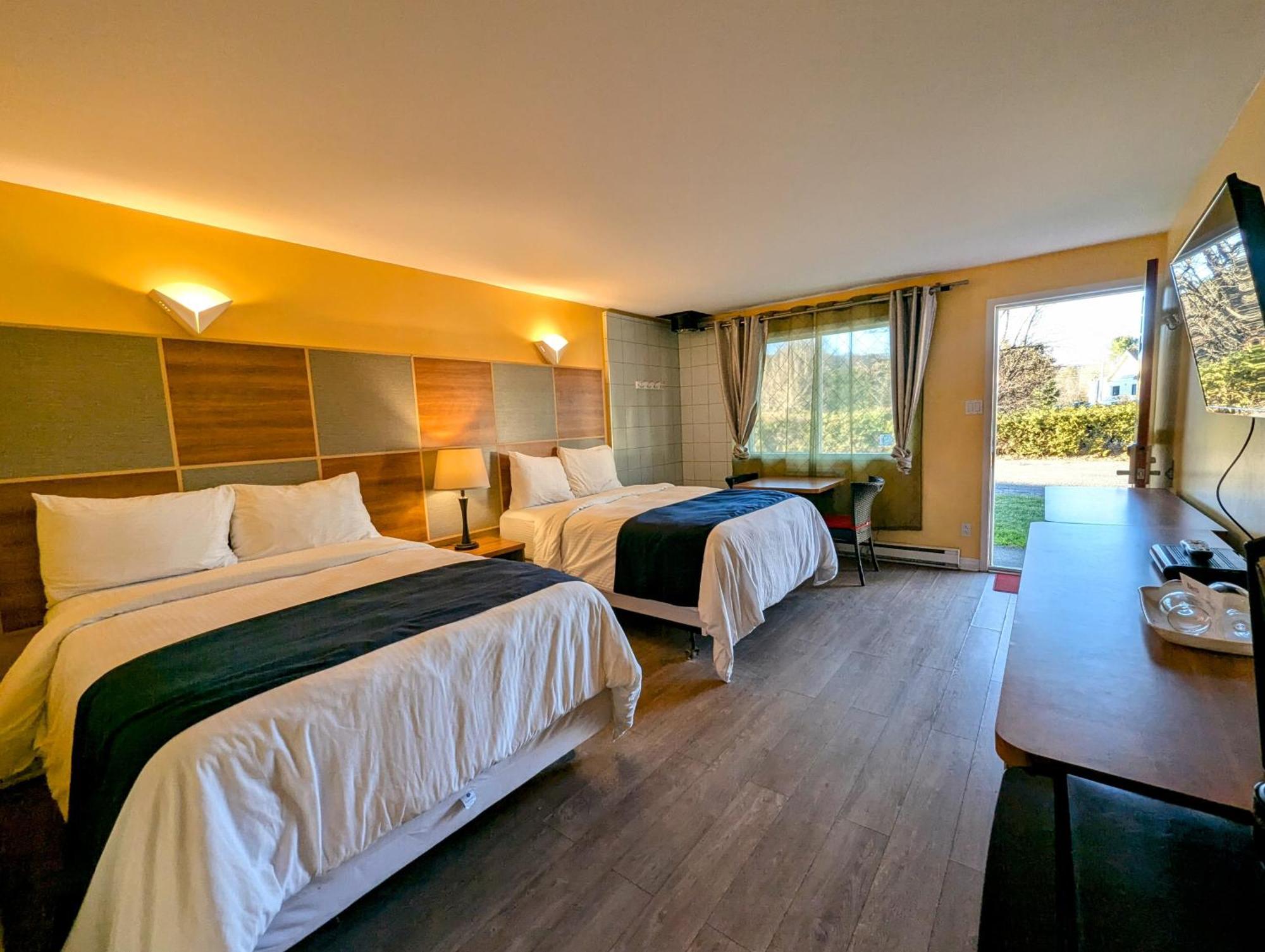Motel Des Pentes Et Suites Saint-Sauveur Екстер'єр фото