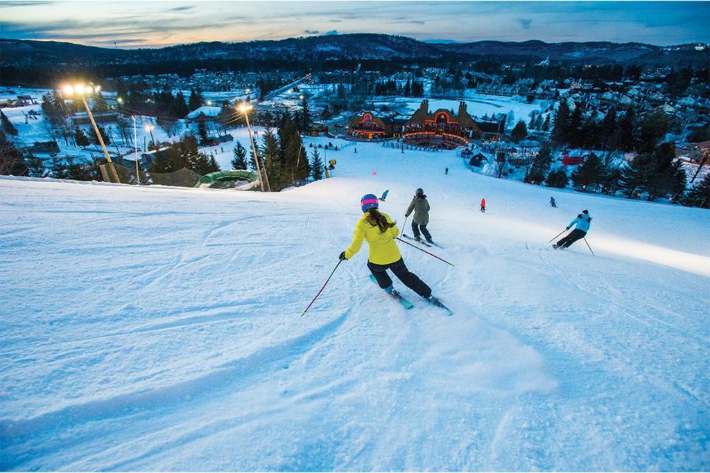 Motel Des Pentes Et Suites Saint-Sauveur Екстер'єр фото