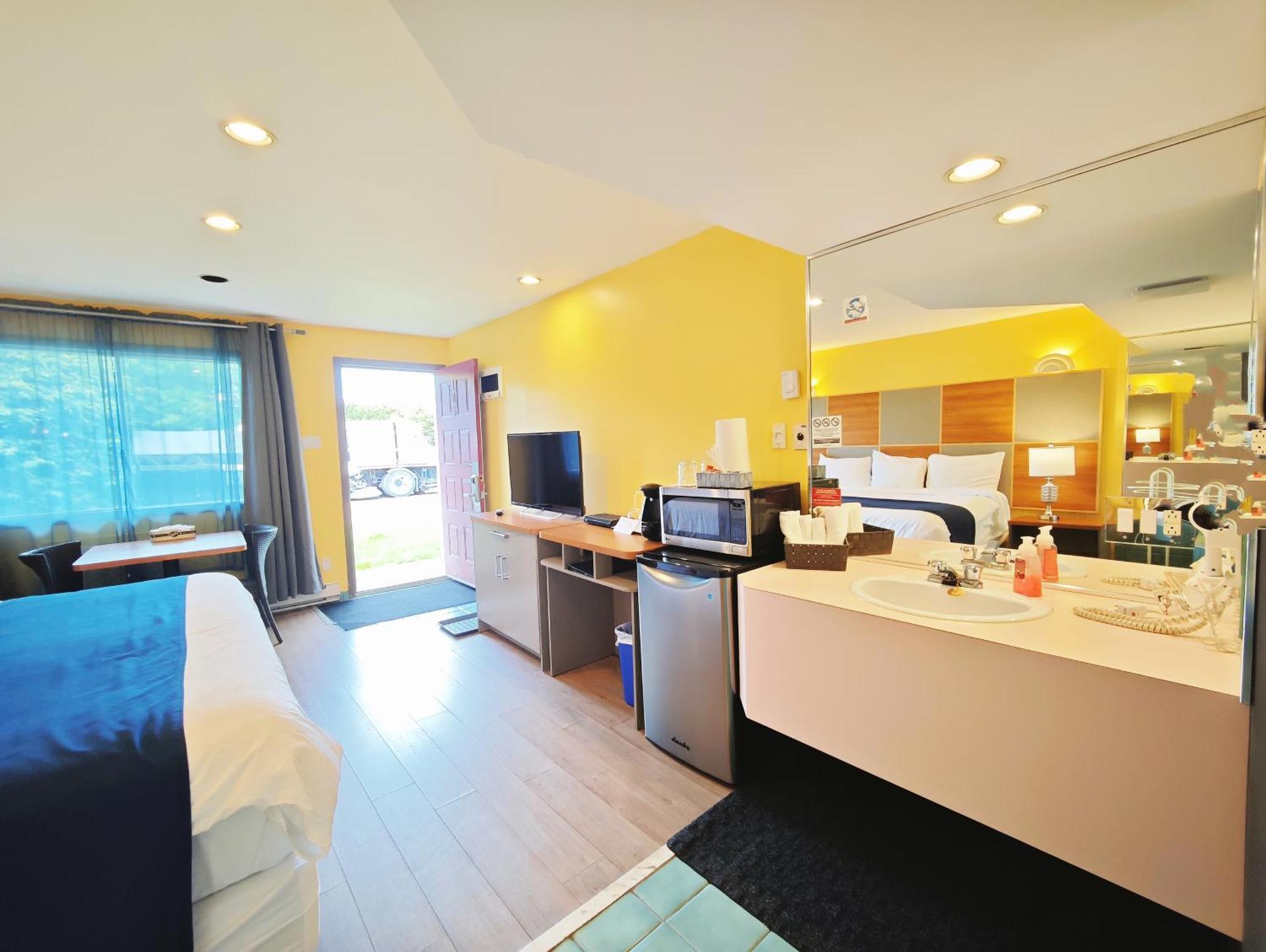 Motel Des Pentes Et Suites Saint-Sauveur Екстер'єр фото