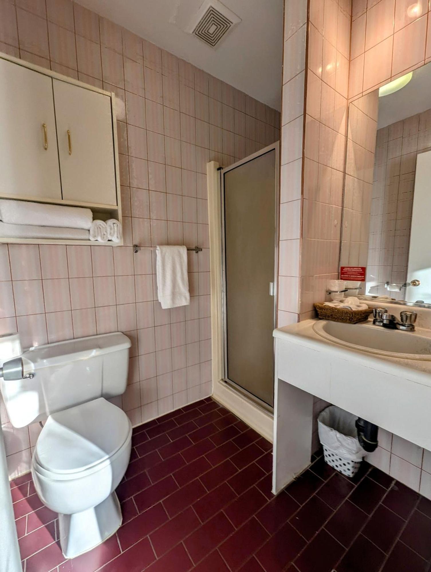 Motel Des Pentes Et Suites Saint-Sauveur Екстер'єр фото