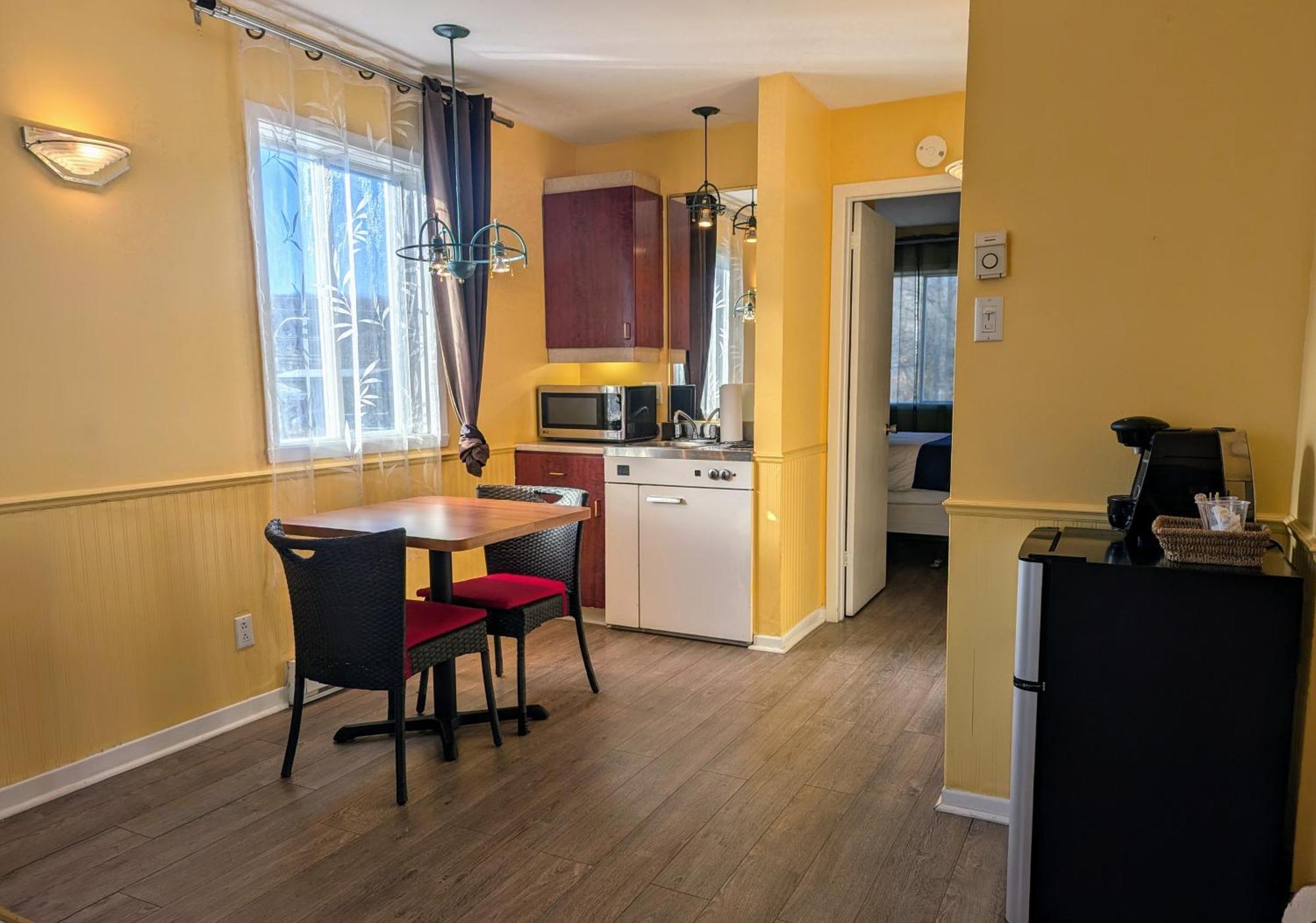 Motel Des Pentes Et Suites Saint-Sauveur Екстер'єр фото