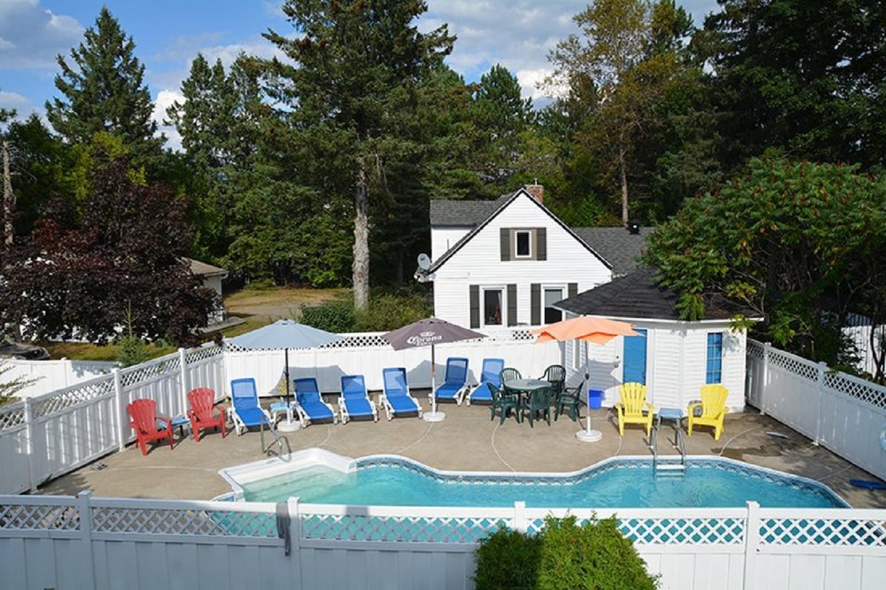 Motel Des Pentes Et Suites Saint-Sauveur Екстер'єр фото
